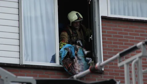 Bank vat vlam in woning aan Olsterveste