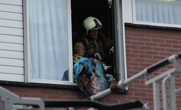 Bank vat vlam in woning aan Olsterveste