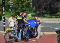 Fietsster aangereden op Binnenwal, scooterrijder rijdt door