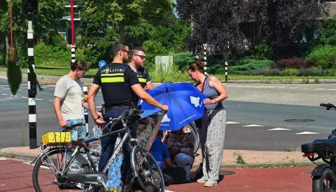Fietsster aangereden op Binnenwal, scooterrijder rijdt door