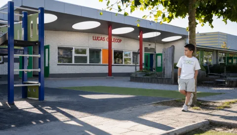 Moeder van thuiszitter Omar uit Nieuwegein steunt rechtszaak tegen de Staat: ‘Hij is niet het probleem’