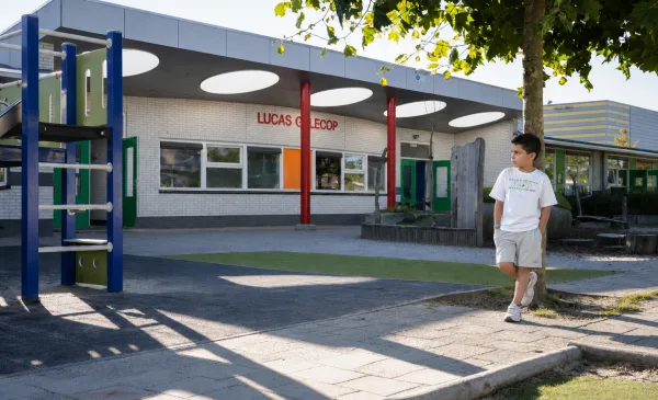 Moeder van thuiszitter Omar uit Nieuwegein steunt rechtszaak tegen de Staat: ‘Hij is niet het probleem’