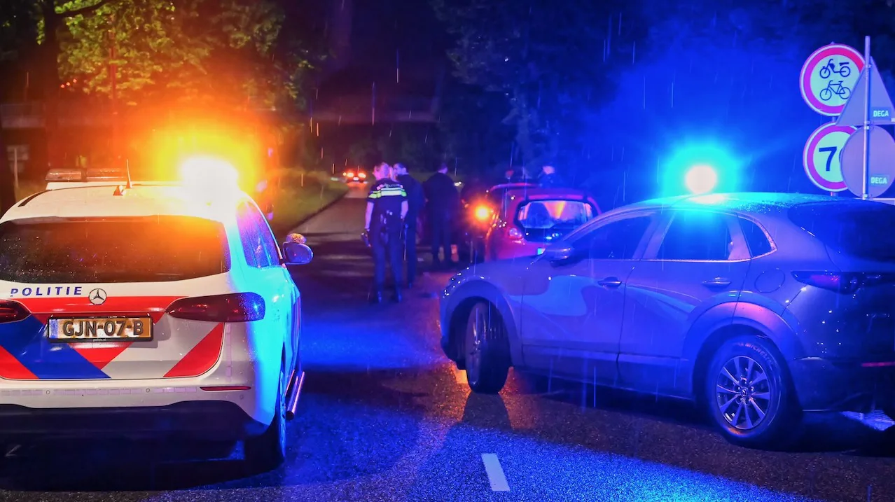 Politieonderzoek na een nachtelijke aanrijding tussen twee voertuigen op de A.C. Verhoefweg in Nieuwegein