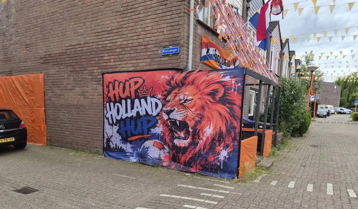 Oranje WK straat Wielewaal