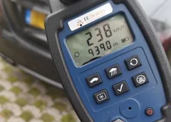 Met 238 km/u over de A2: bestuurder raakt rijbewijs én Mercedes kwijt na vlucht bij Nieuwegein