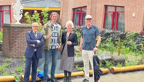 Batenhofje bij De Baten officieel geopend als ontmoetingsplek voor de buurt
