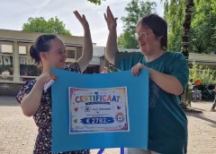 Leerlingen basisschool De Meander halen geld op voor wooninitiatief Huis Mandala