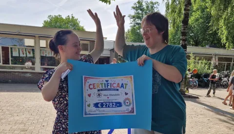 Leerlingen basisschool De Meander halen geld op voor wooninitiatief Huis Mandala