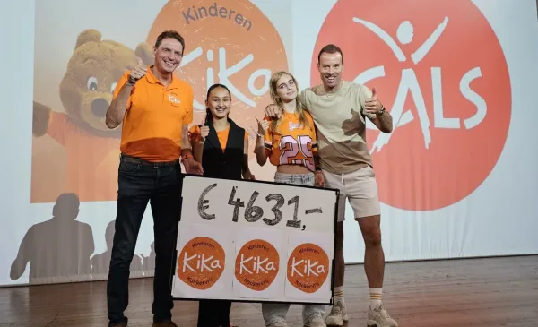 Brugklassers Cals College halen € 4.631 op voor onderzoek naar kinderkanker