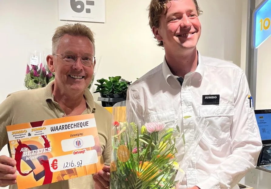 Vandaag nam voorzitter Hans van der Meijden namens Parkhout de cheque in ontvangst