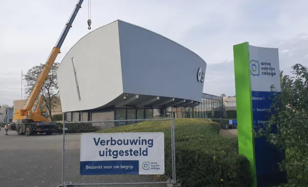 Nieuwbouw Anna van Rijn College loopt vertraging op door ingewikkelde zoektocht naar tijdelijke lokalen