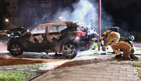 Video: Opnieuw autobrand aan Dukatenburg, Volvo volledig verwoest