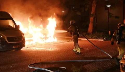 Weer raak in Batau-Noord: twee auto’s volledig uitgebrand aan de Oortjesburg
