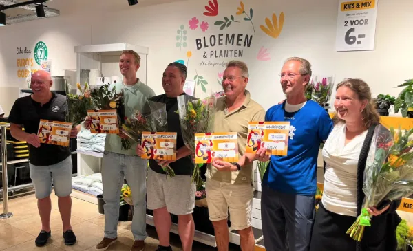 Vijf Nieuwegeinse clubs delen 5.000 euro na boodschappenactie Jumbo