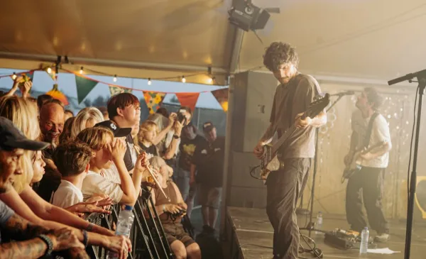 Zon, livemuziek en ruim 1.500 bezoekers bij geslaagde Geinbeat