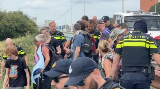 A12-blokkade door Extinction Rebellion bij Nieuwegein lijkt mislukt