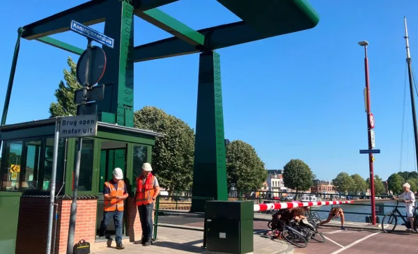 Tijdelijke Emmabrug amper weg en Wilhelminabrug valt direct twee keer uit