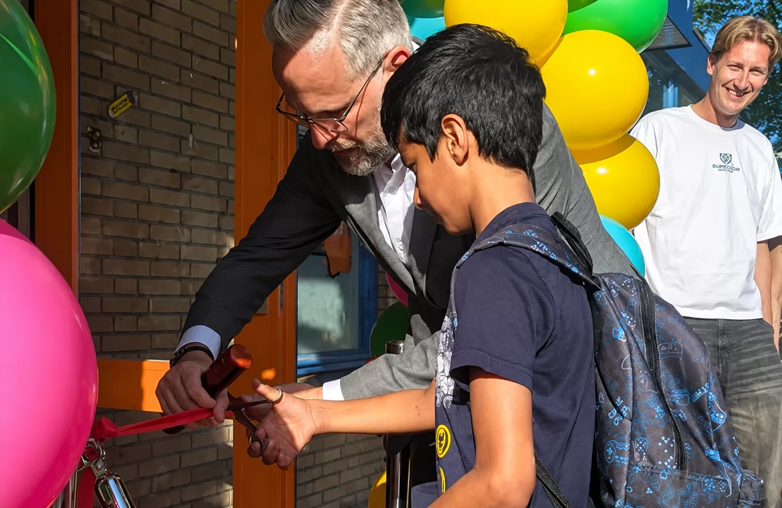 wethouder tom verhoeve opent zomerschool 2026